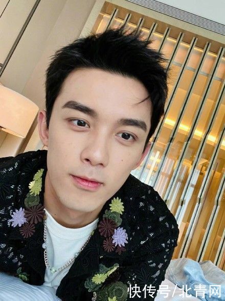 吴磊参加《拜托了冰箱》节目录制 活力满满朝气蓬勃