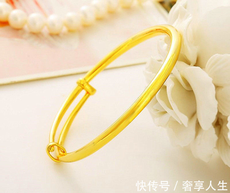 珠宝 花近万元去购买一款珠宝首饰真的值得吗?答案是这样的