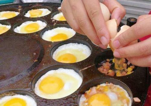 大妈|大妈门口卖“假汉堡”,家长看到不仅不阻止,反而鼓励孩子多吃