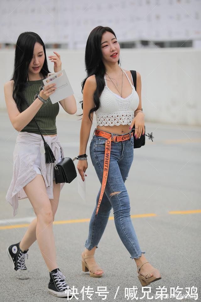 们可以选择|简单的牛仔裤也能穿出别致的时尚感,酷炫有气质