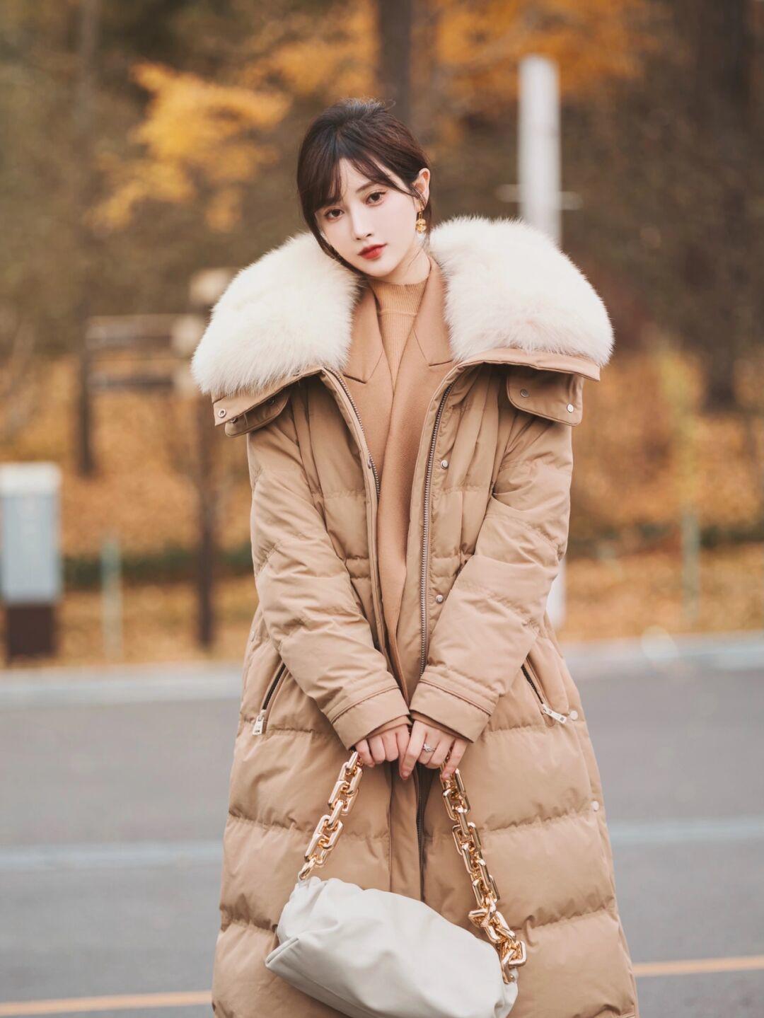 真正优雅的女人,冬季都穿“羽绒服”,这些造型适合普通人借鉴