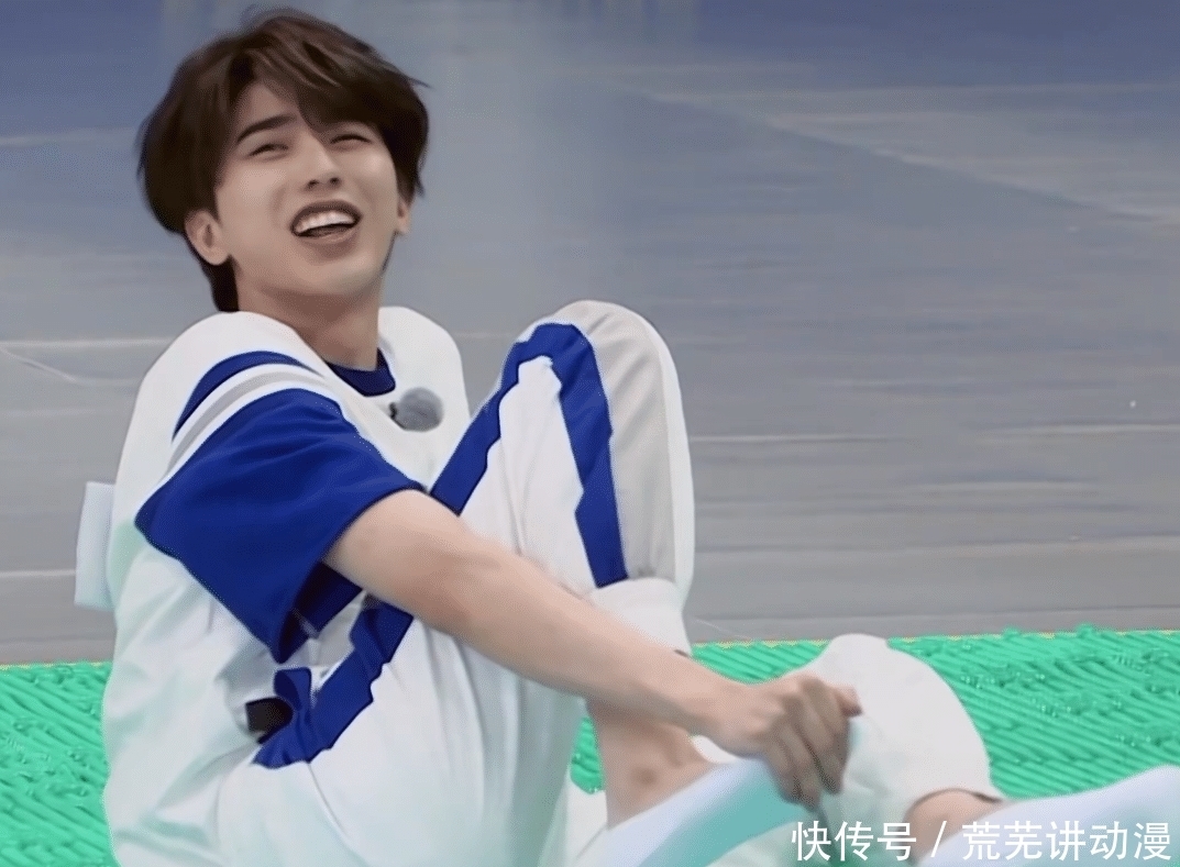 压板|蔡徐坤跳远跳了8米7,在指压板上坚持许久,这长腿却成亮点