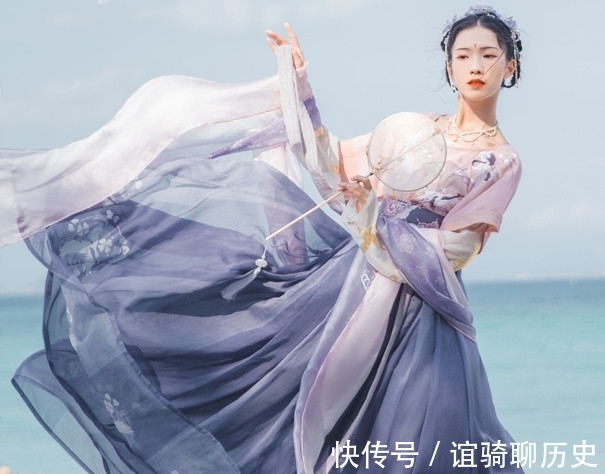 汉服|最近“汉服侧开扇”火了,妥妥的仙女本仙,网友:谁给我勇气看的