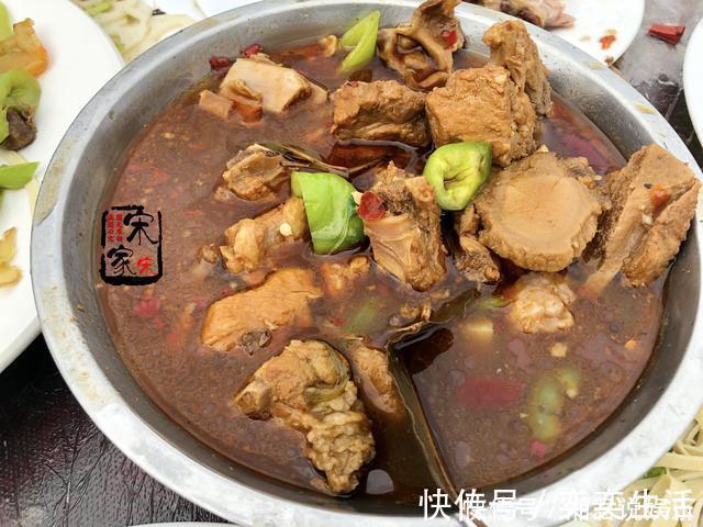 烧鸡|农村330元一桌的宴席,鸡鸭鱼肉都有,利润在哪