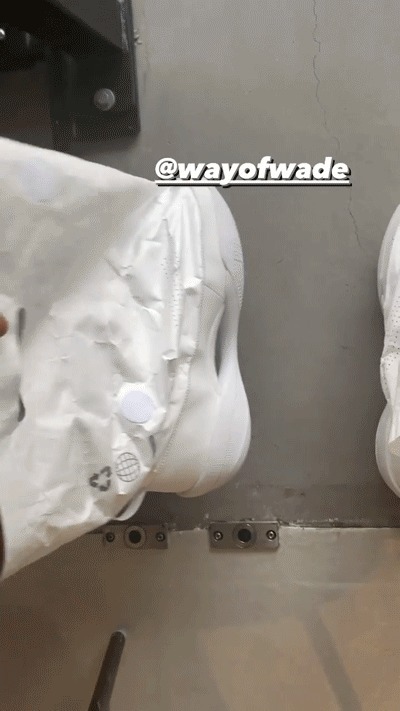 外层 又让他装到了!韦德上脚「纸袋鞋」真骚!设计师:还有八种玩法