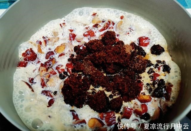 6个鸡蛋1碗红枣,轻松做出家人爱吃的枣糕,香甜绵软,一次成功