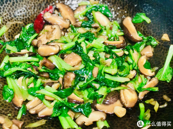 入冬以后，萝卜白菜靠边站，它才是“冬菜之王”，鲜嫩当季要常吃