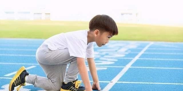 大长腿|孩子长大后个子高不高,看腿部这3个特征,你家孩子占了几个