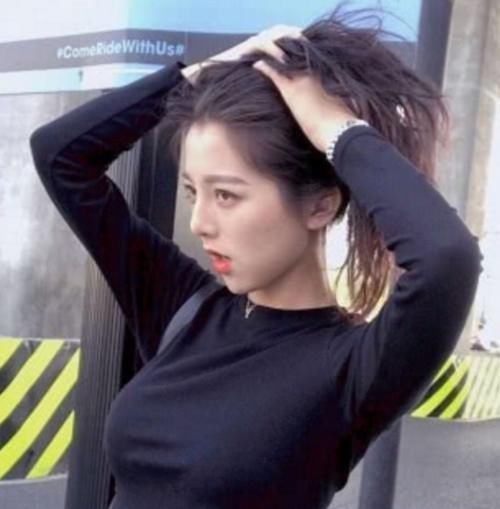 发型|女生在学校只能扎马尾,试试这三款发型,不仅减龄,而且还会非常的有异性缘