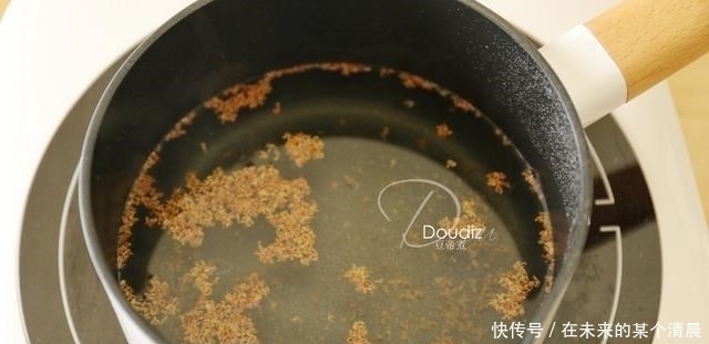 用牛奶搭配做个甜品，味道香营养好，老公孩子抢着吃