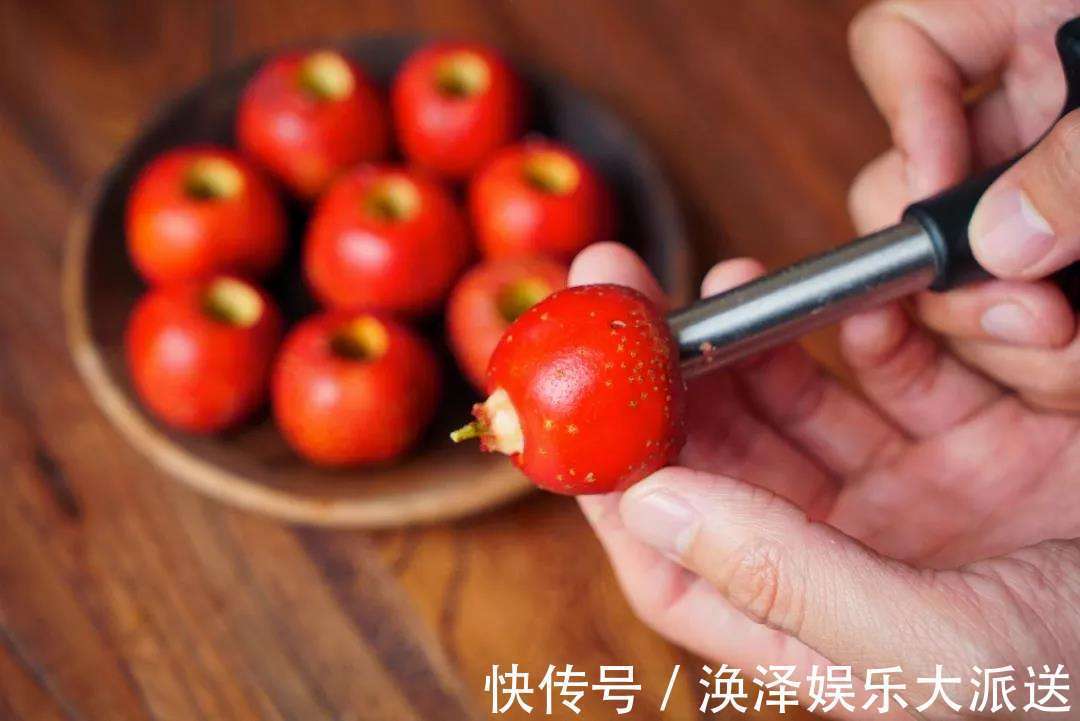 山楂荷叶茶|山楂和此物泡水,天然“减肥药”,常喝失眠好了,瘦出小蛮腰!