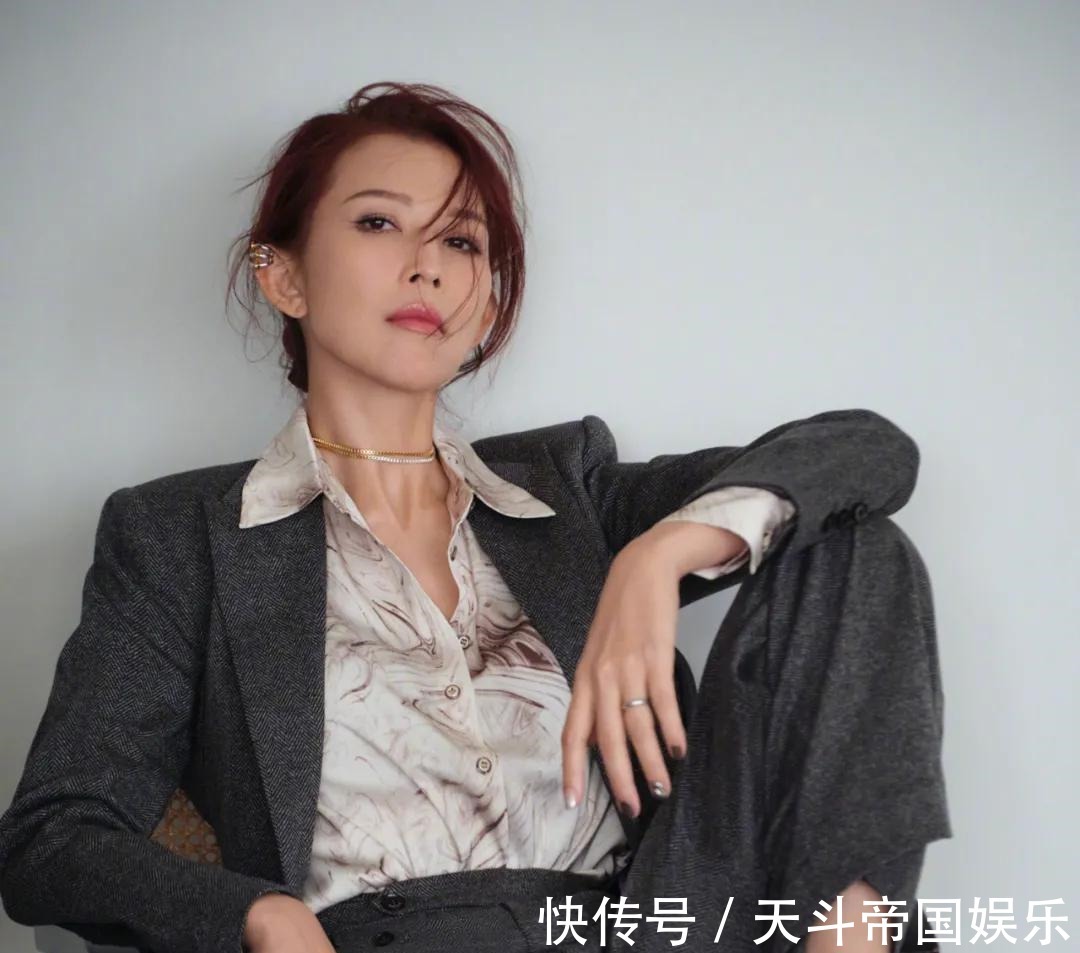 港普四姐妹再聚首，人生各不同，姐妹情卻依舊深厚，朱茵最幸福