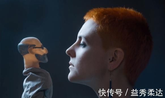 哈佛|哈佛心理学家:孩子自卑的4个表现,家长要及时干预