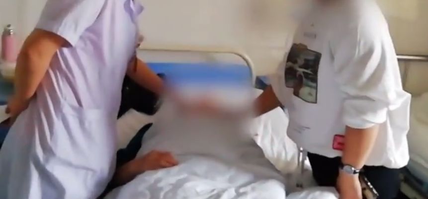 珍珠瘤|女子左耳垂上长了个疙瘩，医院检查后，医生从中取出一颗“珍珠”