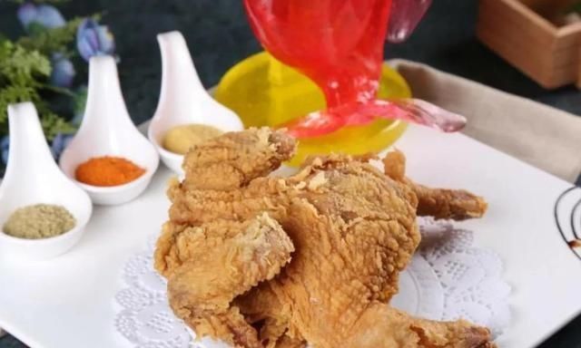 味道|同样是炸鸡,华莱士,肯德基,叫了只鸡,一对比就知差距一目了然