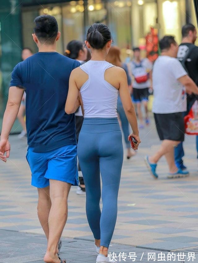 动感 蓝白色的搭配方式,解锁深邃大气的动感穿搭,也兼具青春元气感!