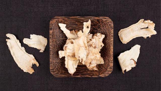 黄芪泡水|黄芪泡水,三大好处“手到擒来”!切记,“五必喝、四不喝”