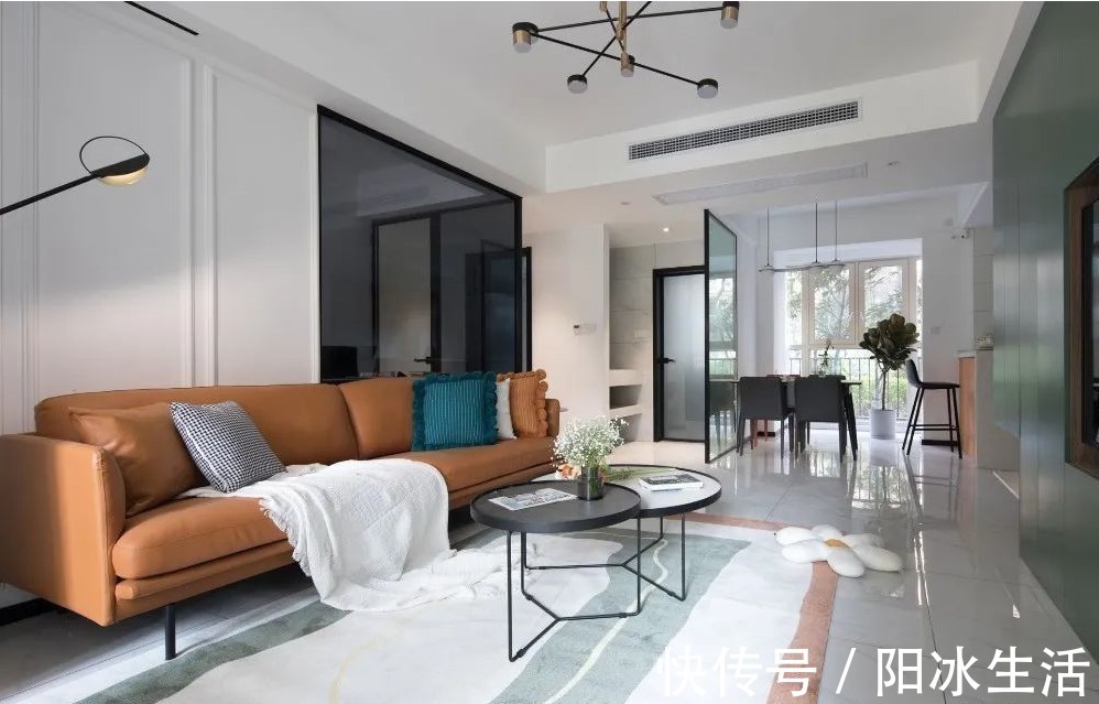 橙绿撞色|精选案例丨130平现代混搭婚房,橙绿撞色吸睛十足!