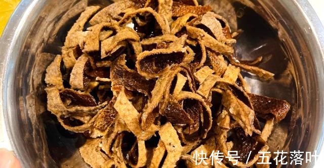 家人|每到秋季，都会熬柠檬膏给家人饮用，滋润入肺好喝，熬一锅吃一季！