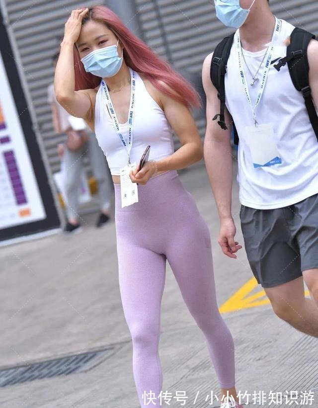 吊带裙 打底裤用心穿搭,浪漫复古又有点华丽,很配你这个小仙女!