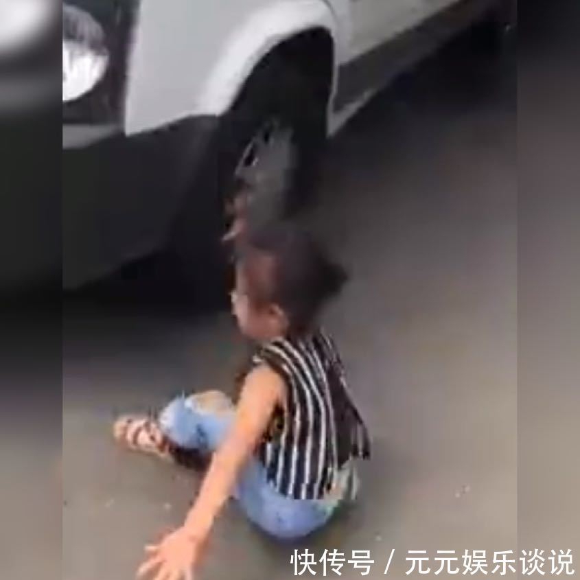 孩子们|萌娃困意来袭,边走边往车上“怼”,网友看给娃困的,亲妈无疑