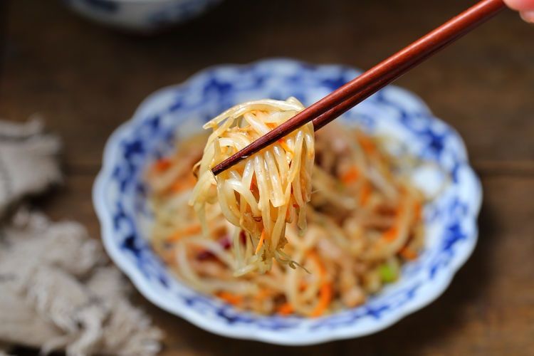 绿豆芽|豆芽正确炒法，锅底不下汤，清脆爽口不油腻，补充维生素对身体好
