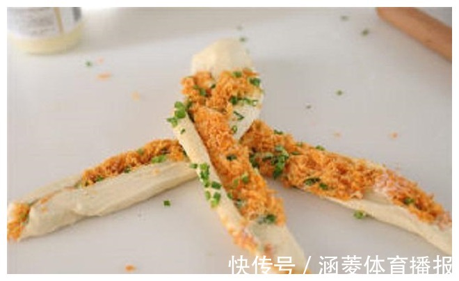 面团|怎么做出松软金黄的吐司,教你用对这一步,在家就能做出肉松吐司