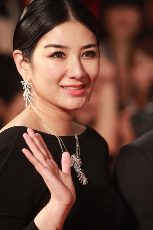 黄奕参加婚恋综艺节目，节目组首播就出洋相，素人嘉宾又翻车