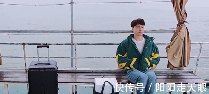 何炅|《向往的生活5》开播，黄磊翻窗偷梨吃，张艺兴刚登场就露一手！