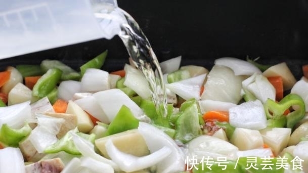鸡翅蔬菜一锅焖?简单3步易上手,好吃到没得说