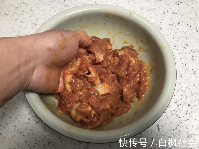 纹理|牛肉别再卤着吃了,试试这种做法,既是硬菜也是零食,年夜饭必点