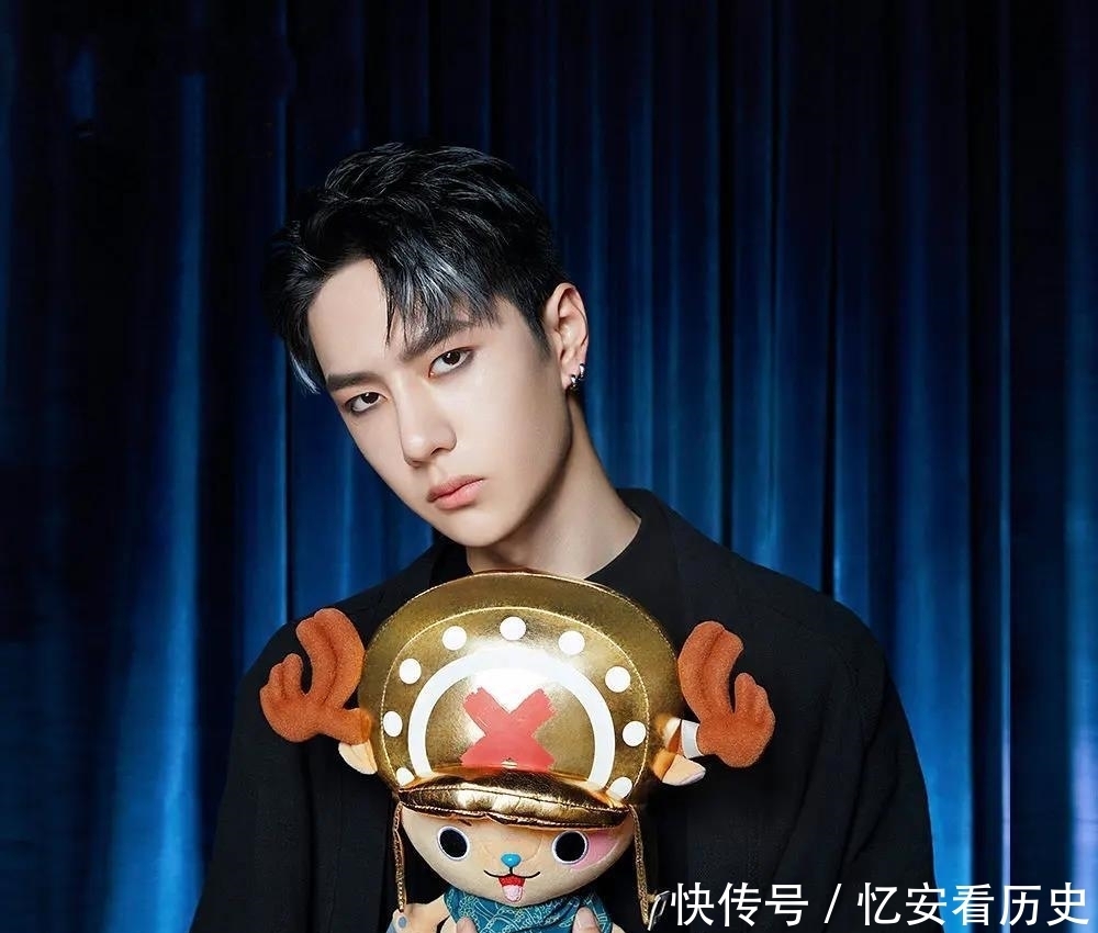 口红|男明星代言彩妆成时尚?画眼影涂口红争议不断,被品牌青睐是为何