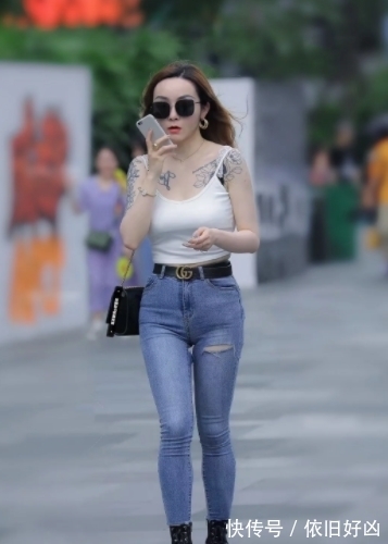 穿搭|街拍:美女休闲穿搭魅力十足让人眼前一亮
