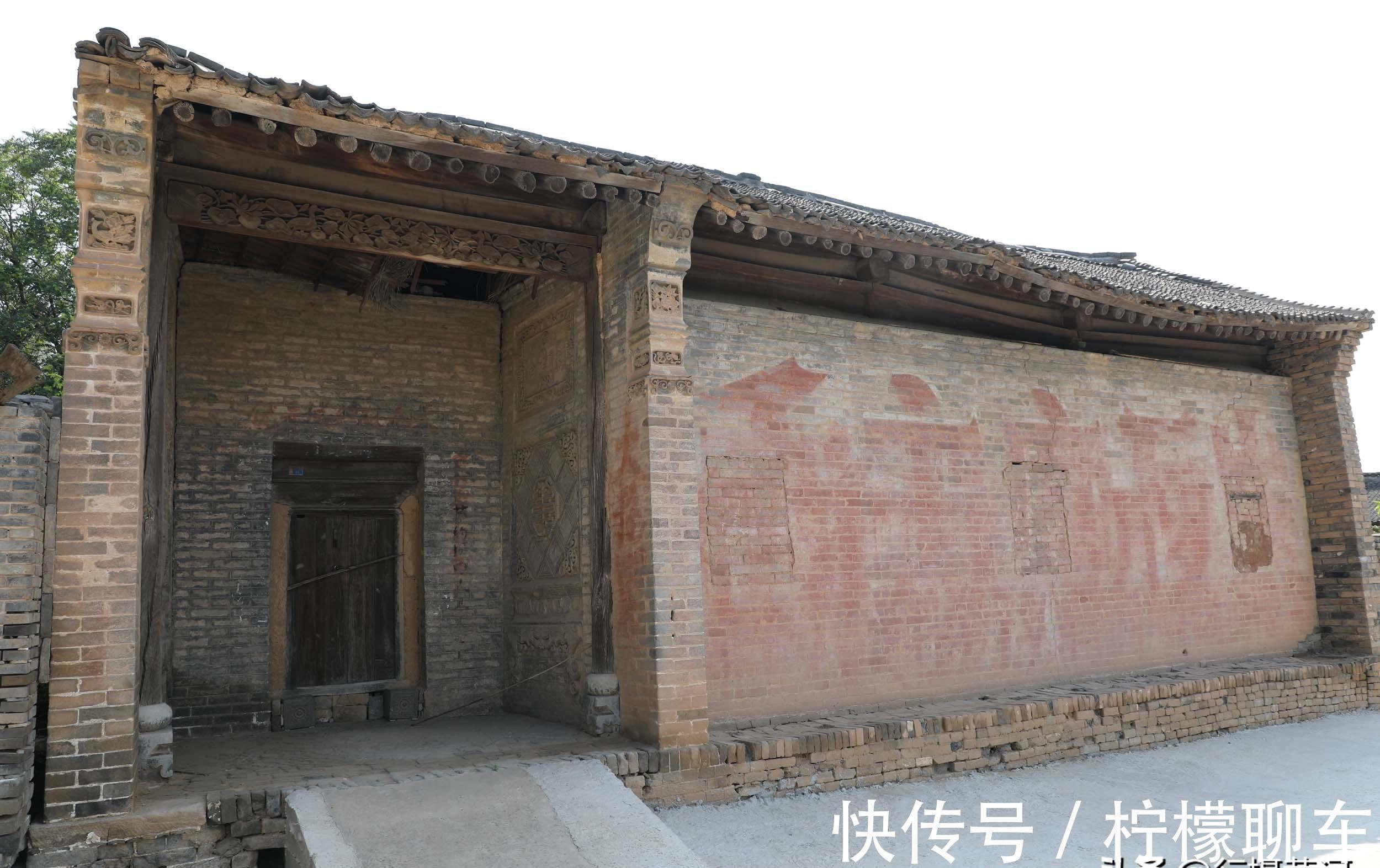 豪宅&晋南大山发现百年“豪宅”门楼上都是“宝贝”,百万不卖看多漂亮