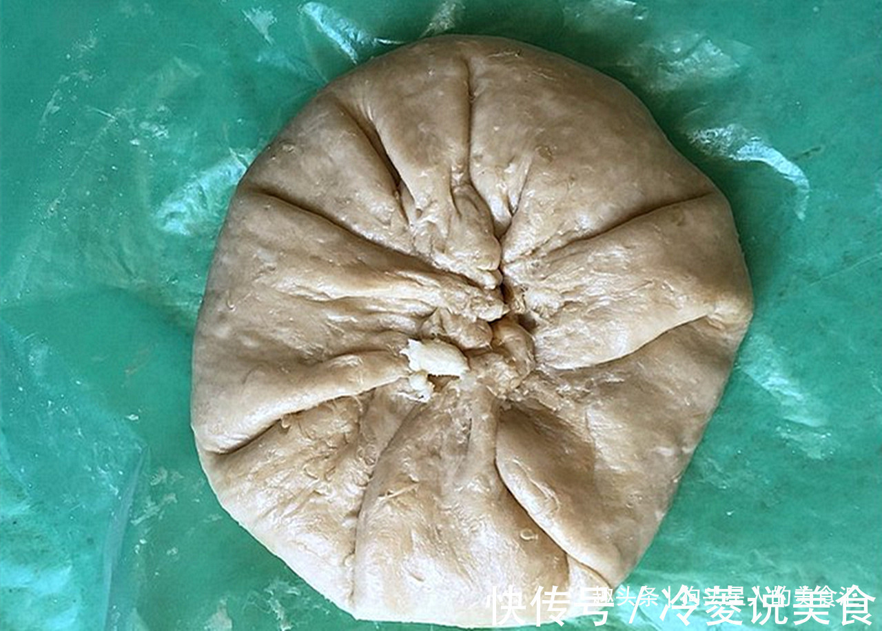 鸡肉饼用这个方法做就够了，外皮香酥脆，内馅鲜美多汁，太香了！