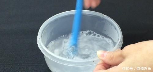 羽绒服送去干洗费时费钱,用这个小窍门,自己在家也能洗羽绒服