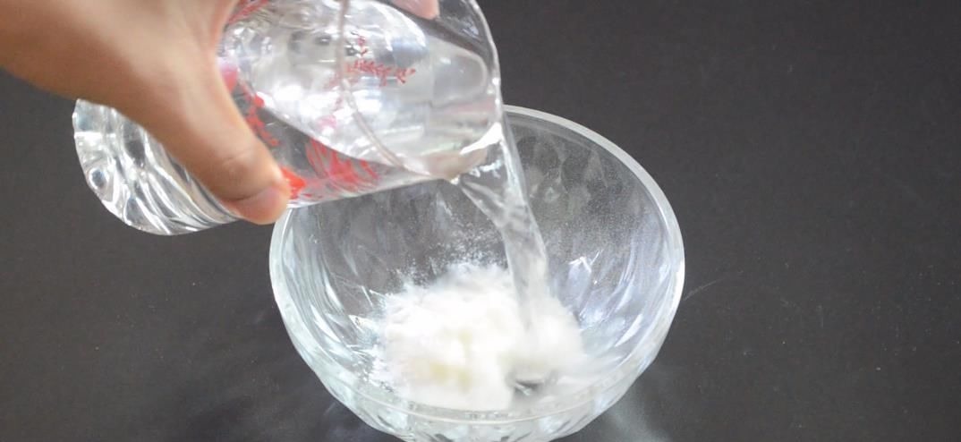 把这2样东西放进马桶里, 马桶不刷也不会脏臭, 看完赶紧去试试