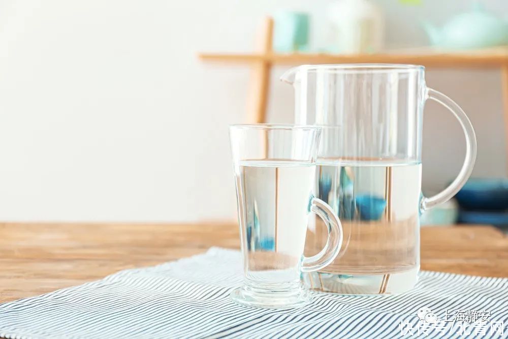 年纪越大越要多喝水，不爱喝水的人易患5种病