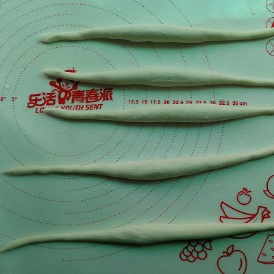 高颜值爱心碱水面包