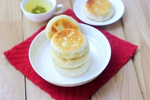 鸭肉切丁|吃剩的烤鸭不要发愁了,做成早餐饼,香酥又好吃