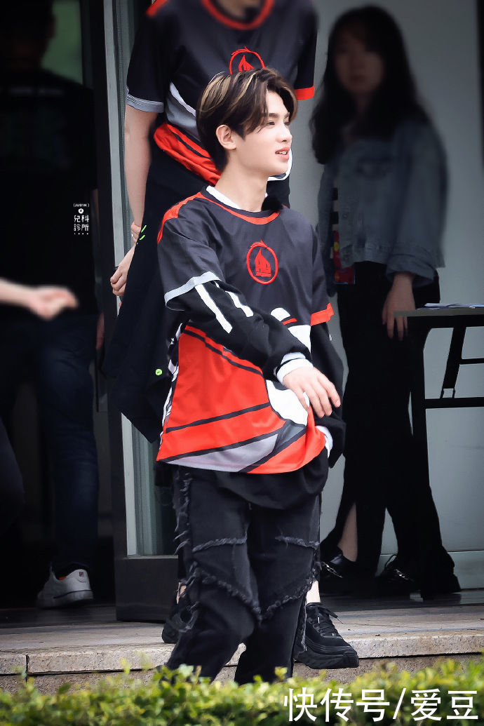 小贾|「Justin」「新闻」210830 黄明昊昨日录制《你我皆王者》路透 小贾职业梦完成进度50%