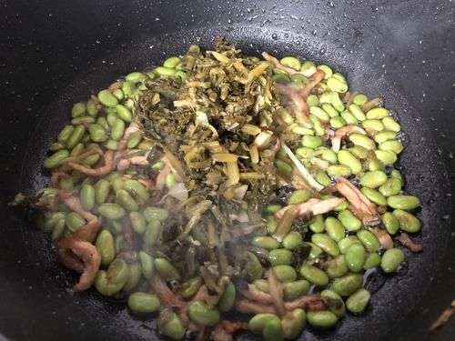 小菜|经典农家小菜，酸菜肉丝炒毛豆，酸辣又开胃，原来搭配肉丝更美味