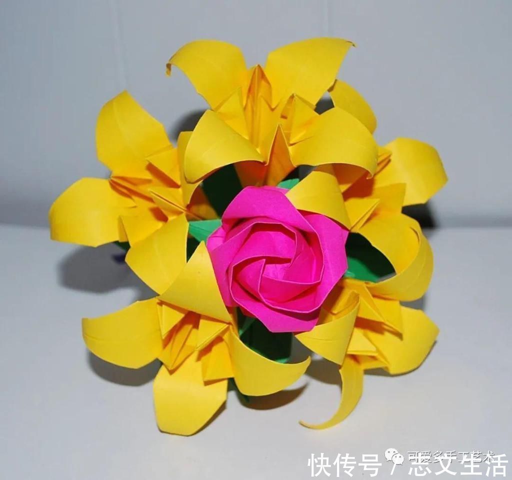 一张纸就能折的玫瑰，放几枝在家中，人见人夸！