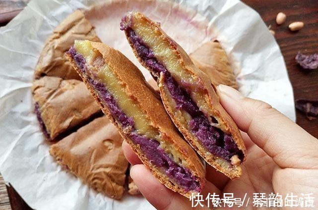 冬天,宁可不吃肉也要吃它,蒸一蒸再烤成夹心饼,比面包简单好吃