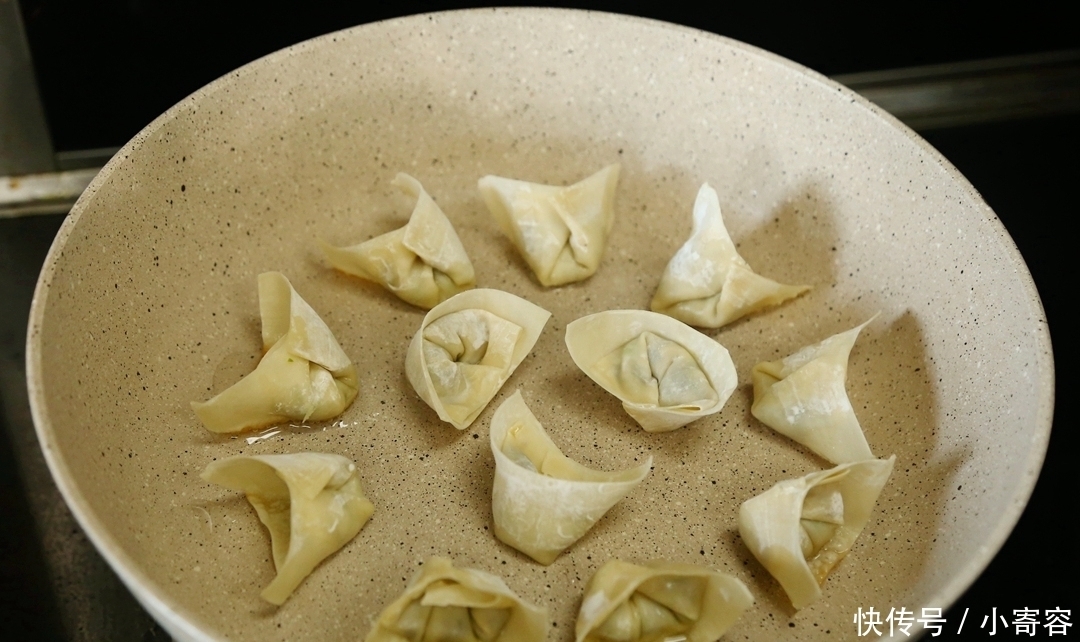 鸡蛋吃了几十年,第一次发现和“他”绝配,8分钟完美早餐!