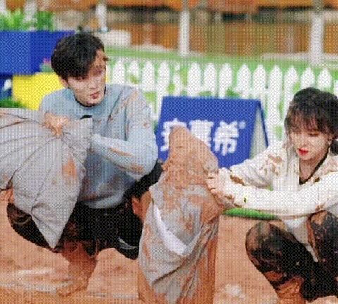 奔跑吧|毕雯珺玩游戏让着宋雨琦,黄旭熙直呼喜欢他,三个人都可可爱爱!