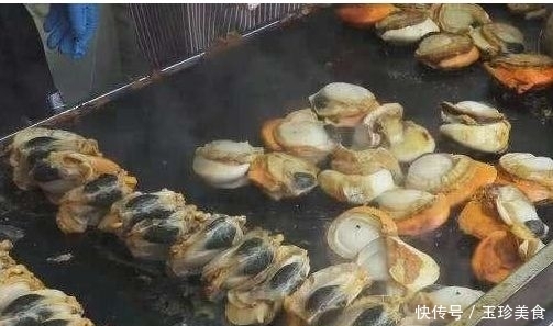 顾客|大妈街边卖“高贵”小吃，1个30元，顾客说黑心尝过后排队购买