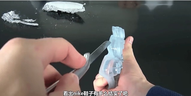 气垫 耐克鞋为啥贵的理直气壮老外切开后,网友贵有贵的道理