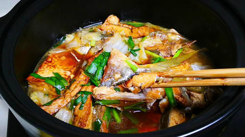 冷天我就爱做这鱼,刺少肉嫩营养高,热热乎乎炖一锅,冬天吃最香