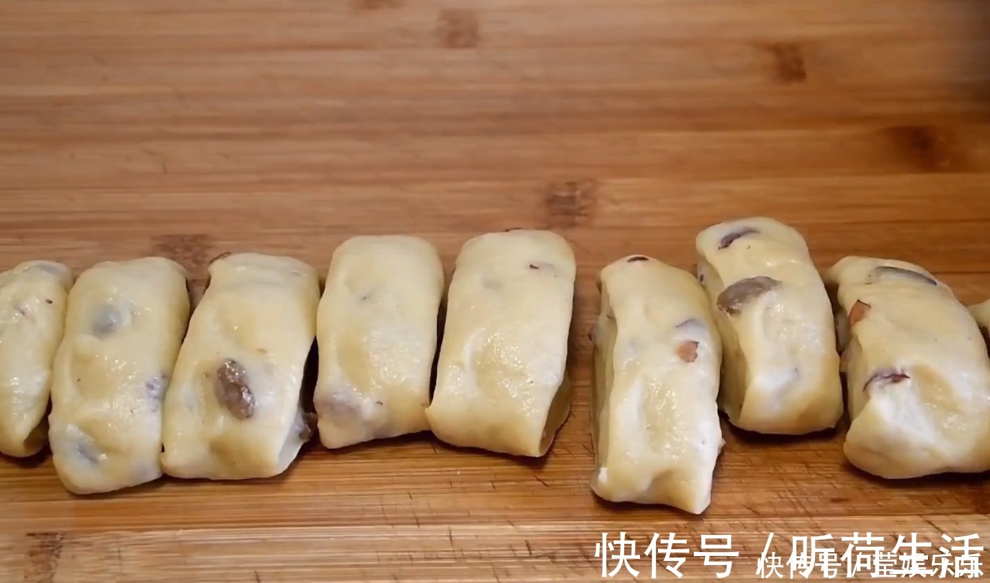 1碗面粉,加4个鸡蛋,不用水,不用烤箱,教你做柔软香甜拉丝面包